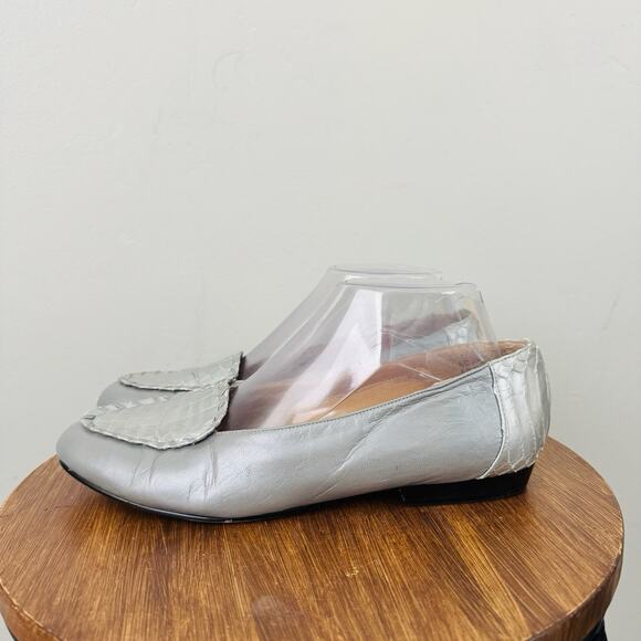 Andrew Geller Silver Metallic Leather Slip On Loafers Women’s Size 8 - Picture 1 of 13